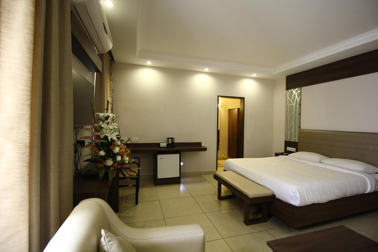 Vels Hotel Pondicherry Exterior foto