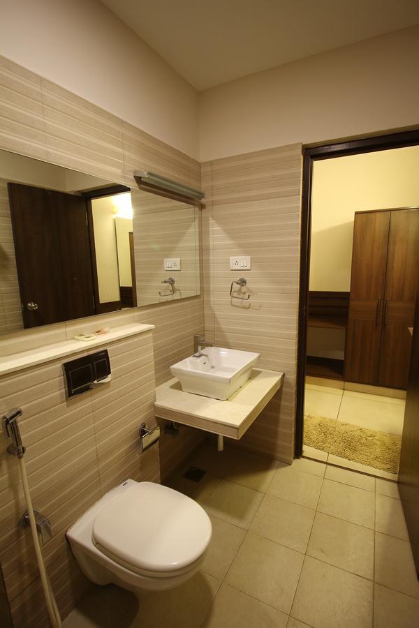 Vels Hotel Pondicherry Exterior foto