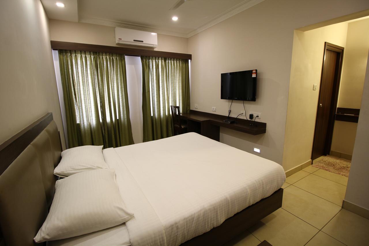 Vels Hotel Pondicherry Exterior foto